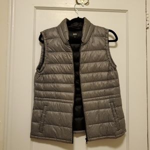 UNIQLO down vest size L